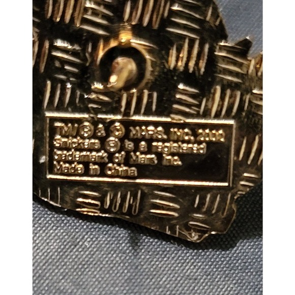 Vtg 2002 Snickers Little League World Series Lapel Pin - Picture 3 of 3